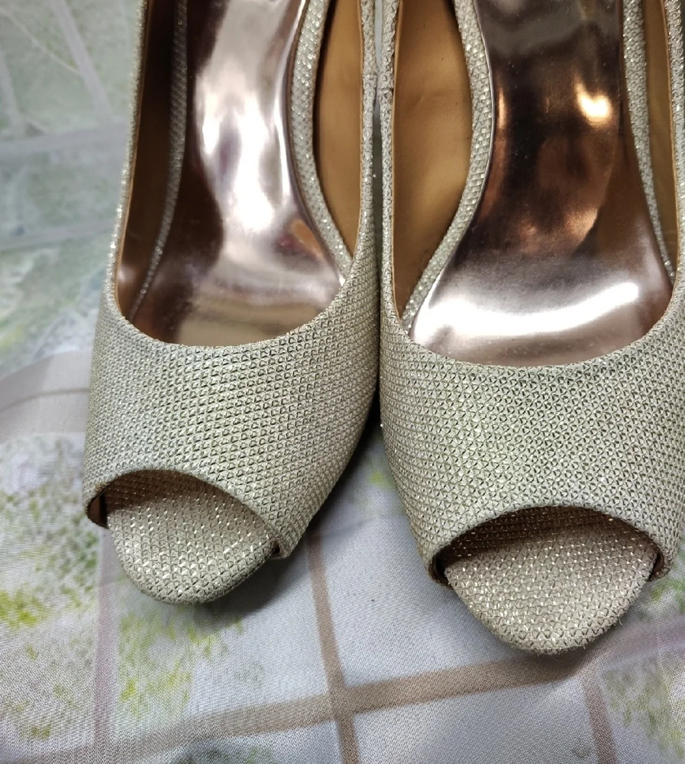 Badgley Mischka Gold Peep-Toe High Heel Pumps Sz. 10